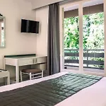 Garden & Capvern-les-bains Hotel