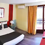 Garden & Capvern-les-bains Hotel