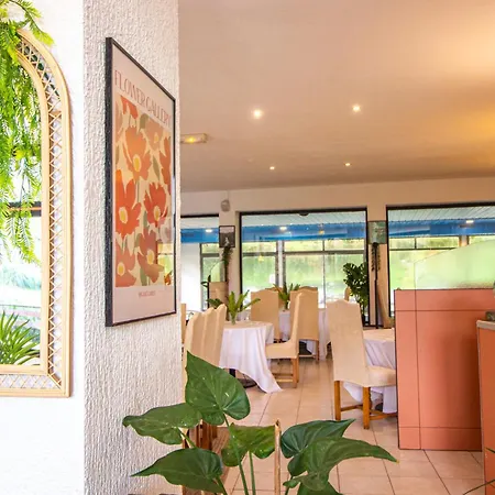 Garden & Capvern-les-bains 호텔 캡버른